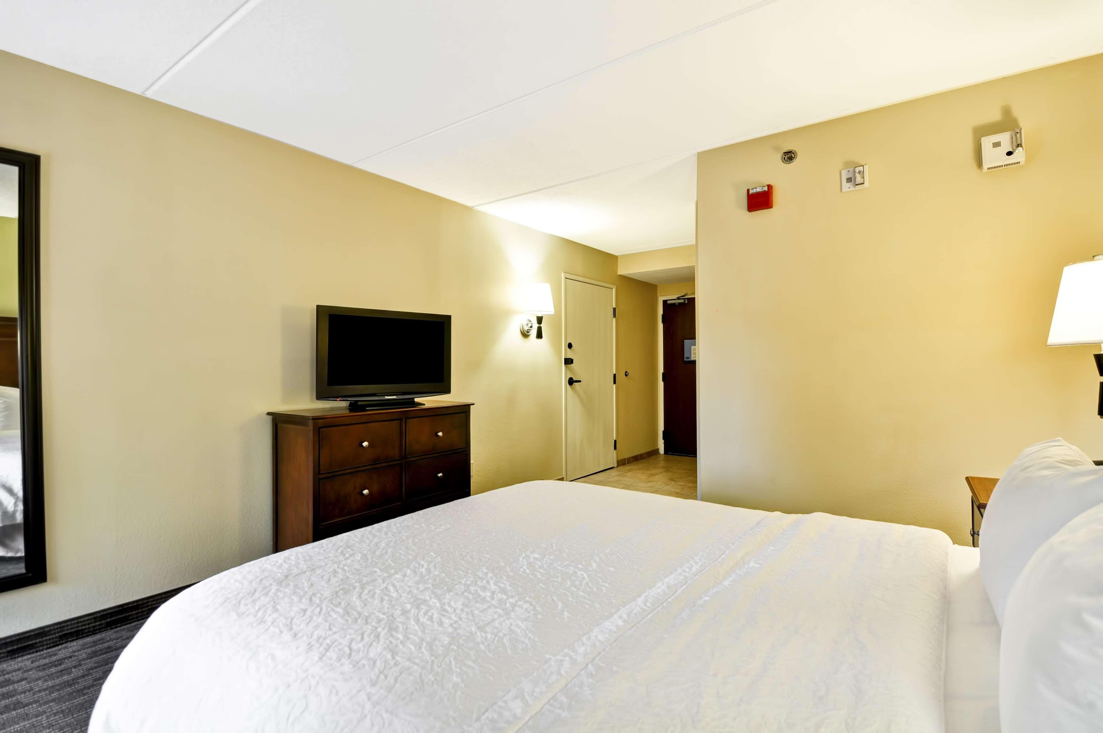Hampton Inn Cleveland-Westlake Exterior photo
